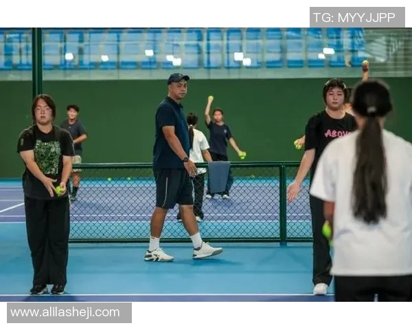 深圳网球队在世界杯中的速度表现引发热议展现出强大竞技实力与团队合作精神 深圳网球队在世界杯中的速度表现引发热议展现出强大竞技实力与团队合作精神