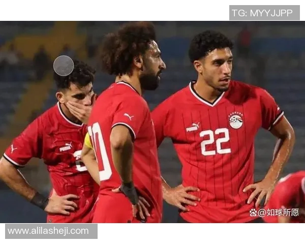 埃及足球明星在关键比赛中受伤中场令人担忧球队前景与未来表现 埃及足球明星在关键比赛中受伤中场令人担忧球队前景与未来表现